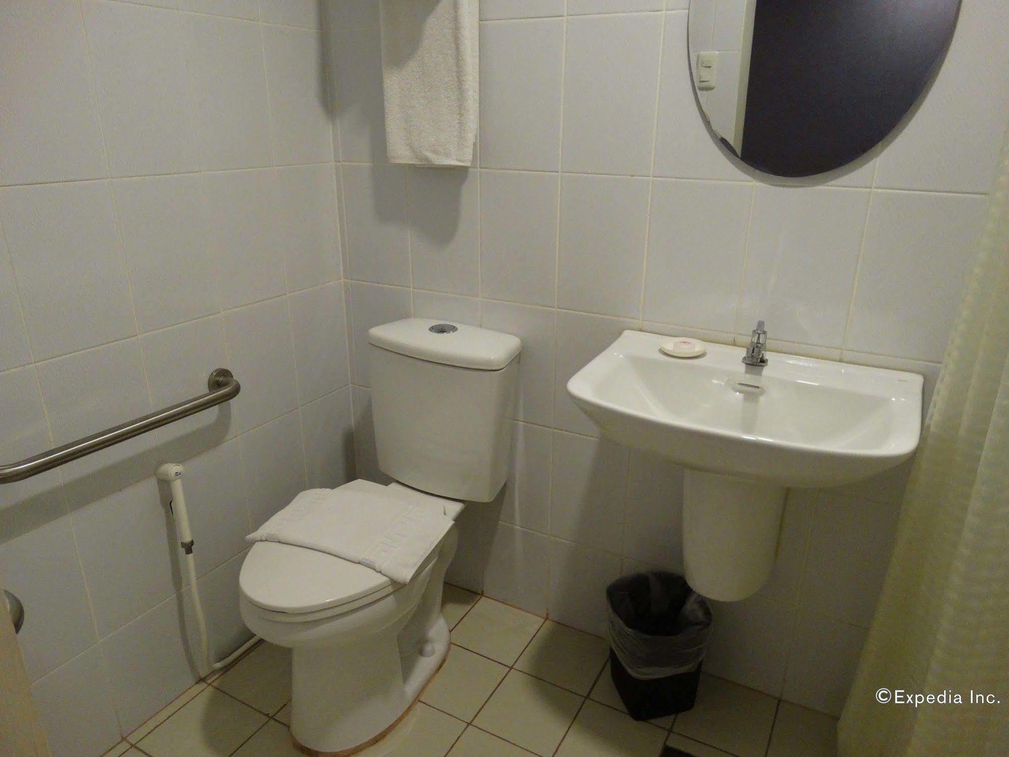 מנילה D Circle Hotel מראה חיצוני תמונה